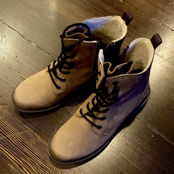 NWOT Women’s Oker Dolly Brown Boots 8 - Picture 1 of 5